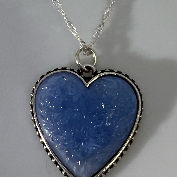 GORGEOUS BLUE ACRYLIC HEART PENDANT with Silver chain - Picture 2 of 7